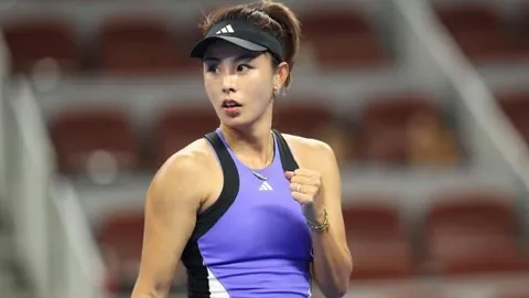 悬念迭起！多库禁区巧妙传球，德库耶佩力射破僵局，比分改写。